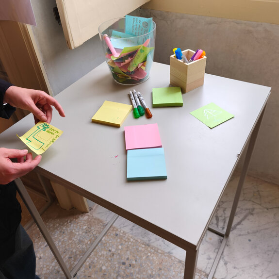 Dettaglio della mostra oggettario curata da errepiuesse r+s di Rosaria Copeta e Stefania Galante