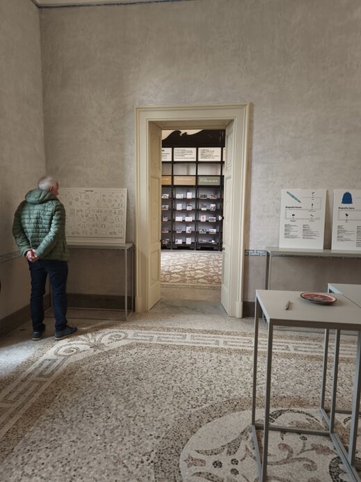 Dettaglio della mostra oggettario curata da errepiuesse r+s di Rosaria Copeta e Stefania Galante