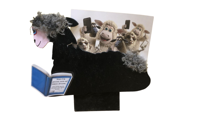 06_social pecora nera
