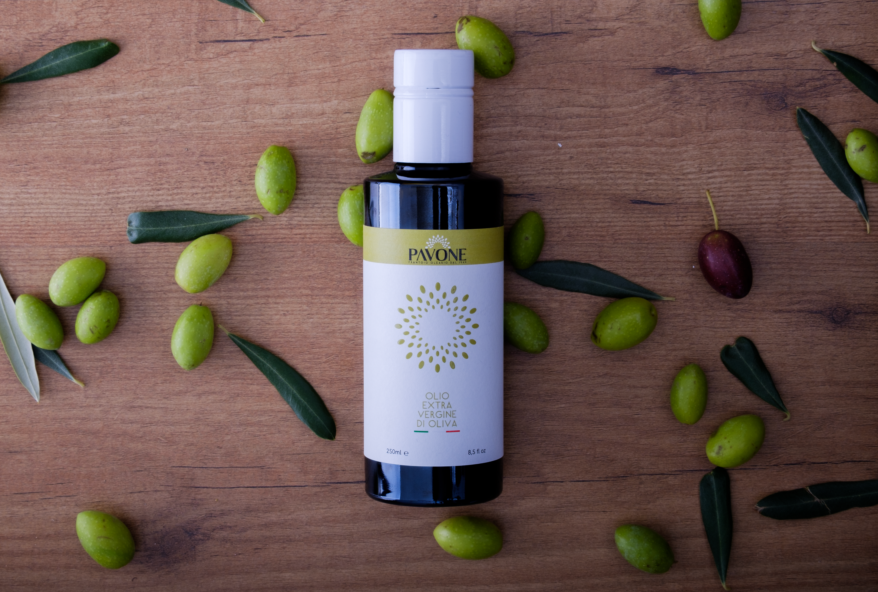 Olio Pavone: Il Rito del 1940 - L'Eredità della Raccolta a Castellaneta