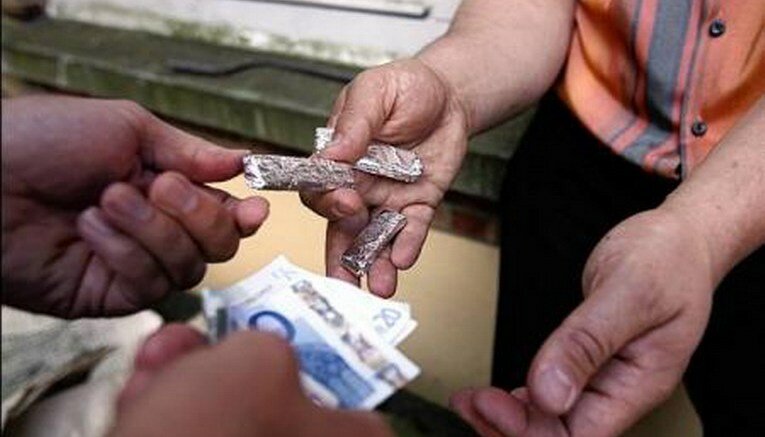 Drug dealing near the "Le Aquile" shopping center: the Chief of Police of Catanzaro issues a Ban on Access order