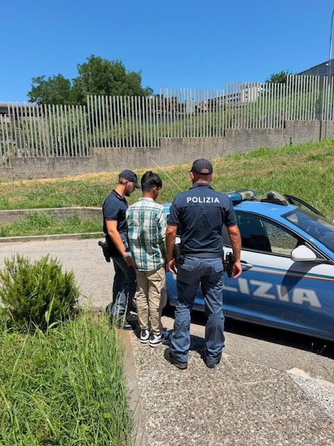 Polizia di Stato - Immigrazione irregolare: disposto dal Questore di Catanzaro il trattenimento di un cittadino straniero nel Centro di Permanenza per i Rimpatri di Potenza