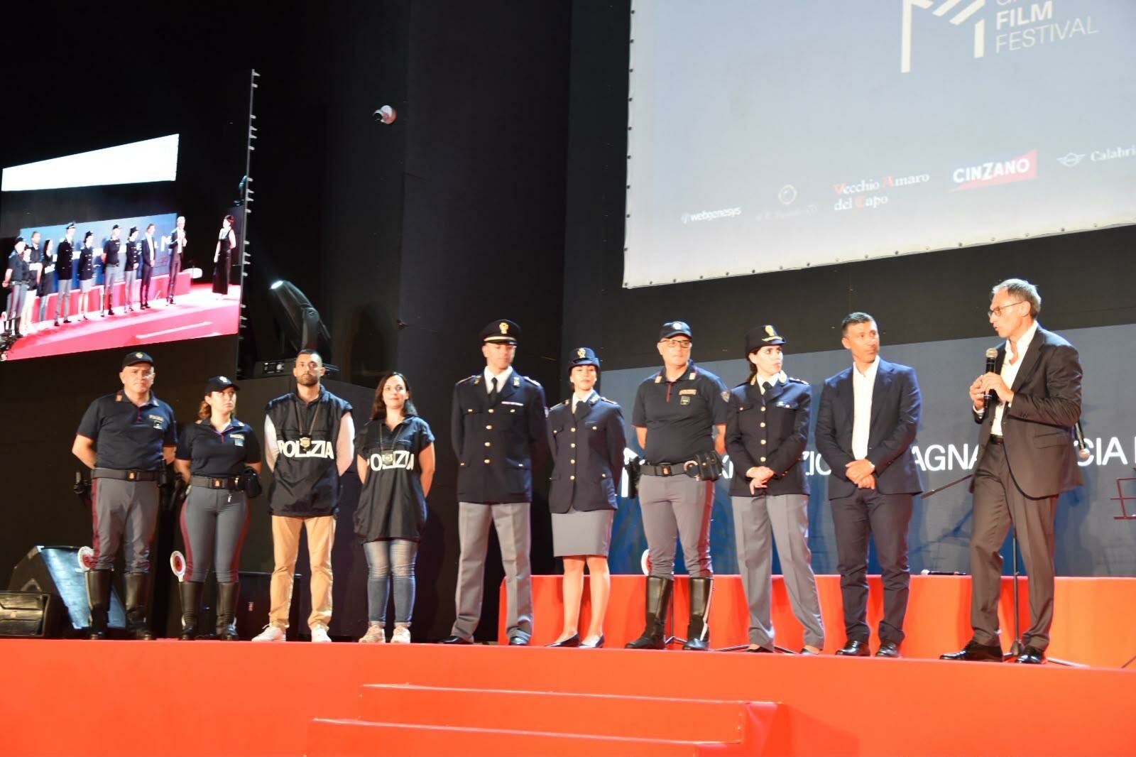 La Polizia di Stato &egrave; protagonista al Magna Graecia Film Festival, in corso nella suggestiva cornice di Soverato, portando all'interno di una delle pi&ugrave; importanti manifestazioni culturali del territorio un messaggio concreto di legalit&agrave;, prevenzione e vicinanza ai cittadini.