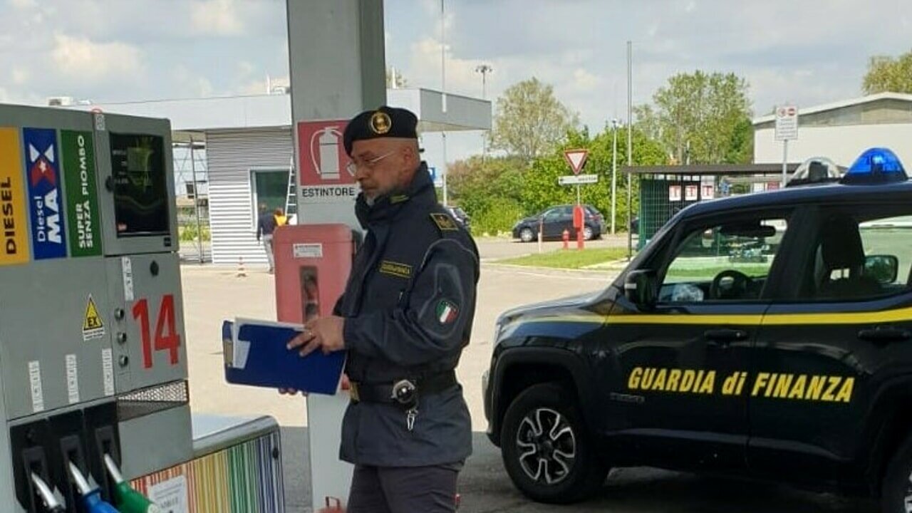 GdiF CATANZARO: RAFFORZATI I CONTROLLI SUI PREZZI DEI CARBURANTI SU TUTTO IL TERRITORIO PROVINCIALE.