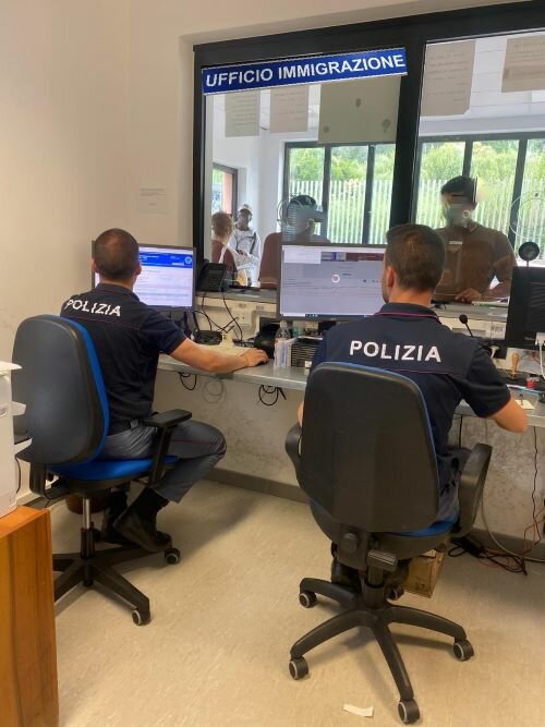 ufficio-immigrazione-1-1.jpeg