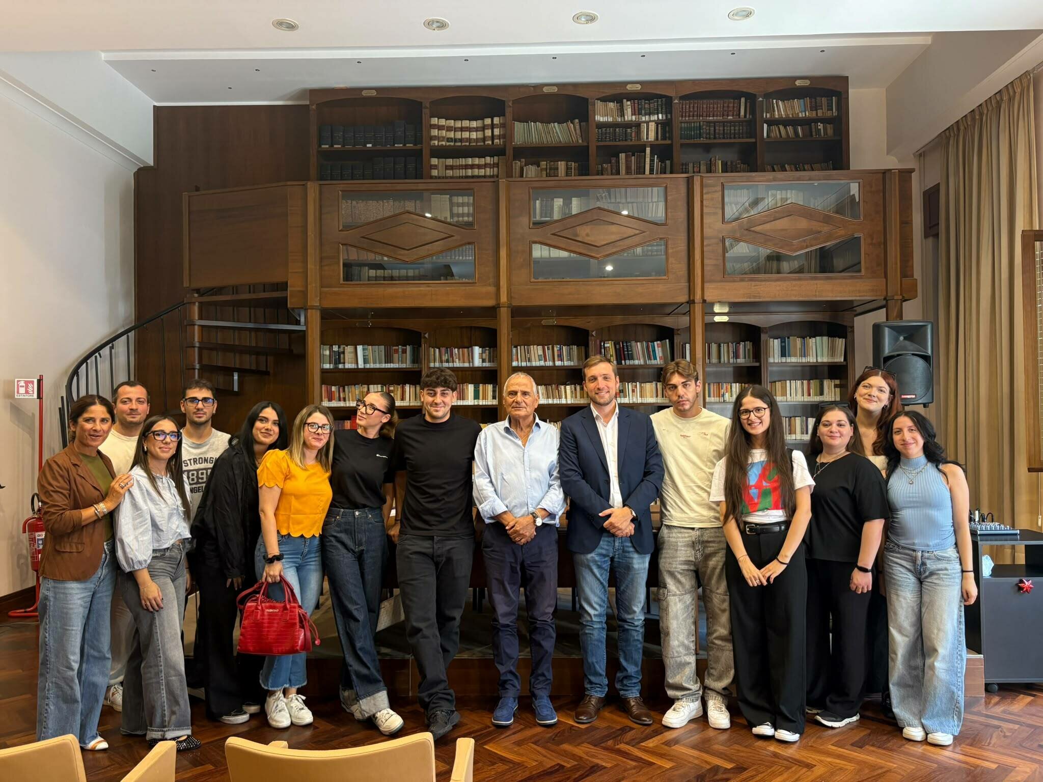 "Battesimo", oggi in biblioteca "De Nobili", per la gran parte dei quattordici tra ragazze e ragazzi che per un anno svolgeranno servizio civile presso l'Amministrazione comunale