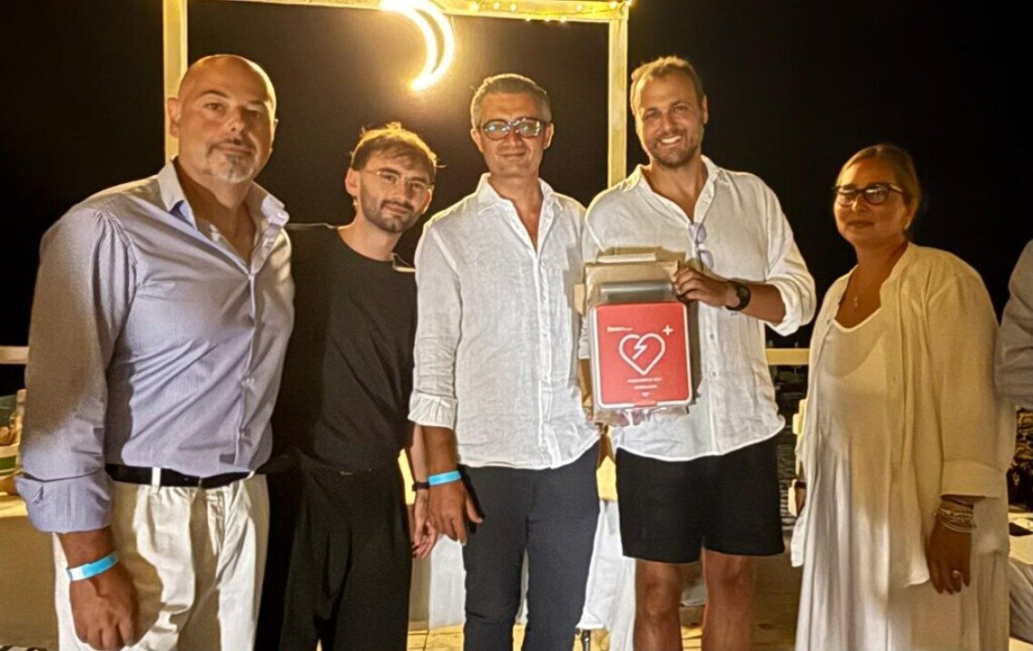 A Montepaone Lido aperitivo di beneficenza promosso dai Clubs della Zona 22 del Distretto Lions 108 YA, per acquistare un defibrillatore. Iannello: «La solidarietà diviene azione concreta» A Montepaone Lido aperitivo di beneficenza promosso dai Clubs della Zona 22 del Distretto Lions 108 YA, per acquistare un defibrillatore. Iannello: «La solidarietà diviene azione concreta»