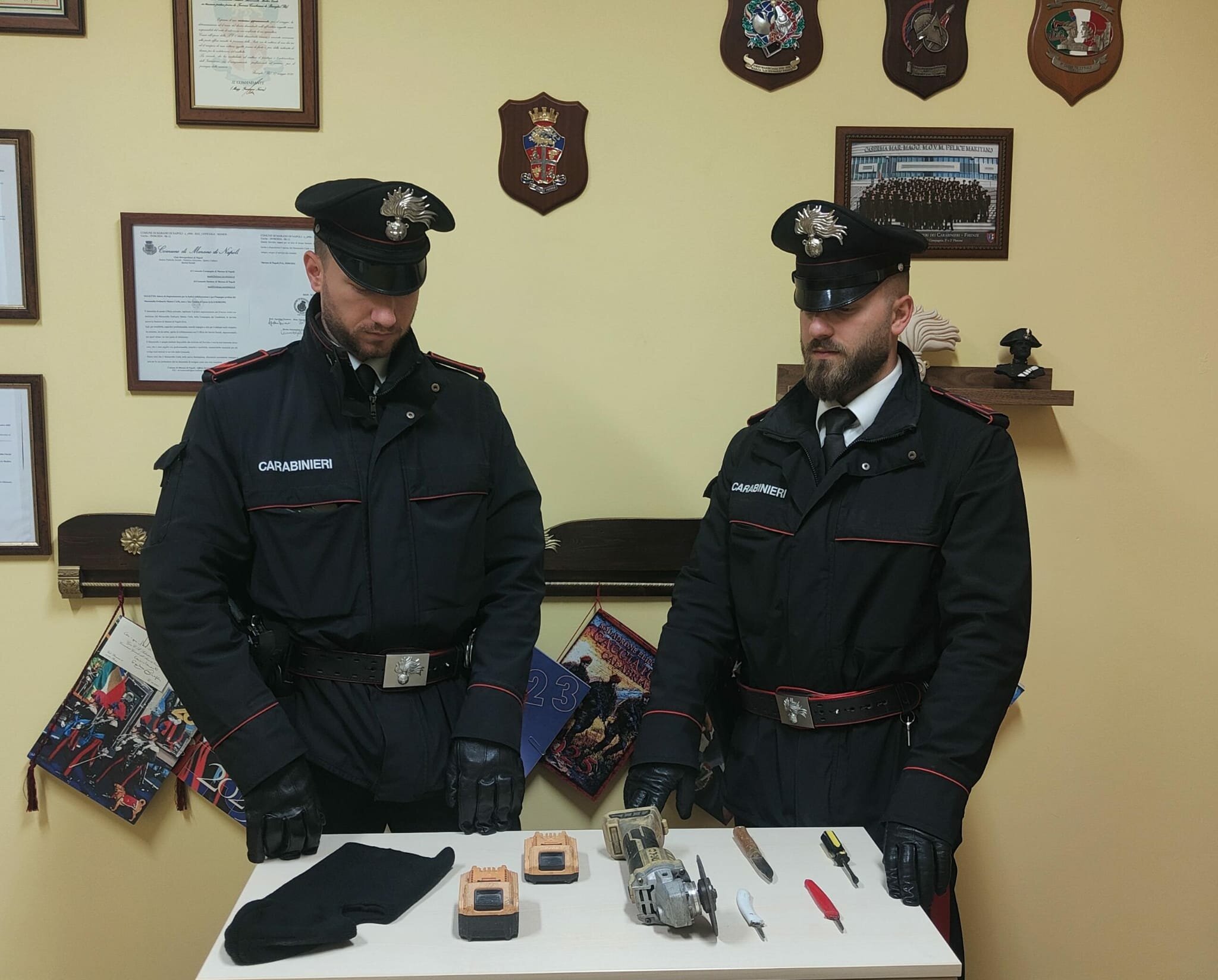 Compagnia Carabinieri di Sellia Marina: bloccati quattro uomini in possesso di attrezzi da scasso, nei pressi di un capannone aziendale