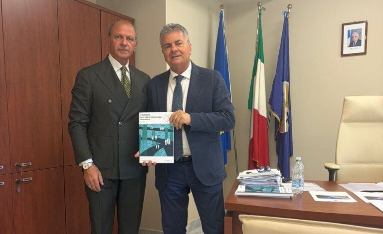 Confprofessioni Calabria incontra la Regione: consegnato a Mancuso l’Osservatorio 2026 sulle libere professioni Confprofessioni Calabria incontra la Regione: consegnato a Mancuso l’Osservatorio 2026 sulle libere professioni