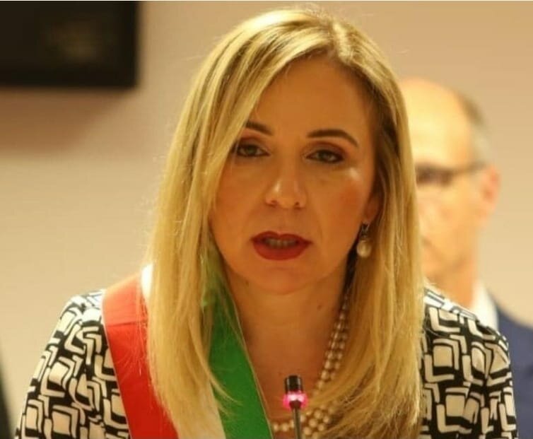 MINACCIATA E ANCORA SENZA TUTELA, SIMONA SCARCELLA NON È SOLA: SABATO 26 SARÀ CON LA TAZZINA ALLA STAFFETTA DELLA LEGALITÀ DI VIBO MINACCIATA E ANCORA SENZA TUTELA, SIMONA SCARCELLA NON È SOLA: SABATO 26 SARÀ CON LA TAZZINA ALLA STAFFETTA DELLA LEGALITÀ DI VIBO