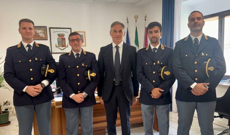 Questura di Catanzaro: assegnati quattro nuovi Funzionari della Polizia di Stato Questura di Catanzaro: assegnati quattro nuovi Funzionari della Polizia di Stato