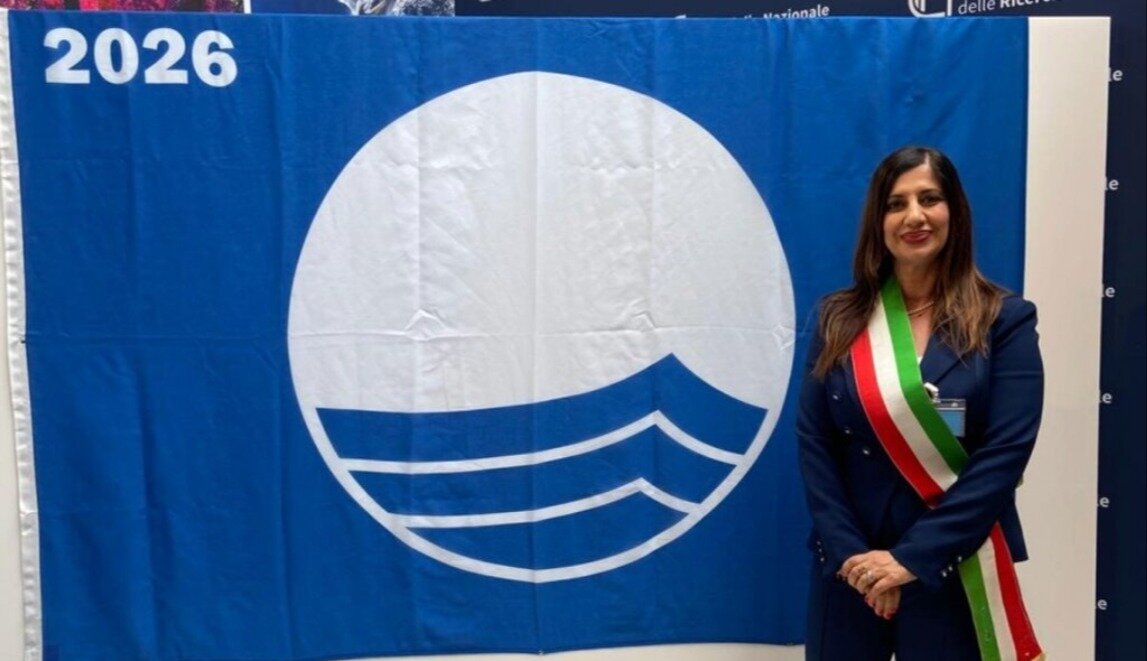 Bandiera Blu per il quarto anno consecutivo a Catanzaro e alla spiaggia di Giovino. La vicesindaca Giusy Iemma: &ldquo;Riconoscimento che premia il lavoro dell&rsquo;amministrazione e la consapevolezza di tutta la comunit&agrave; sul fronte del mare&rdquo;