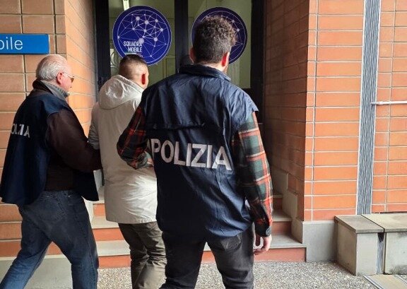 Rapina aggravata a mano armata. Eseguita ordinanza di custodia cautelare in carcere nei confronti del rapinatore