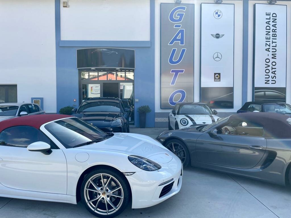 autosalone.jpeg autosalone.jpeg