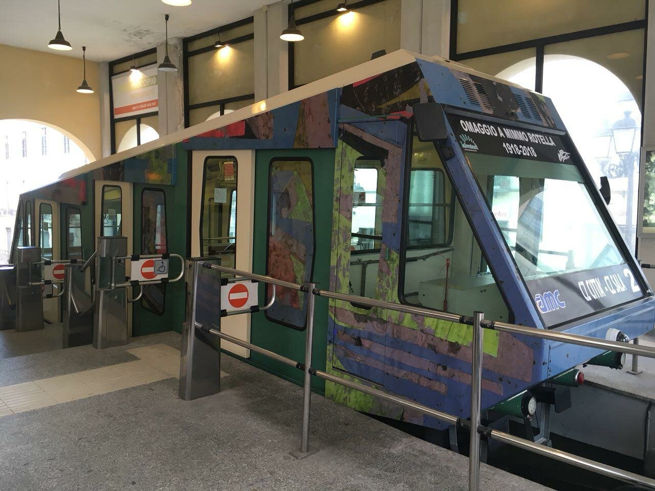 vettura_2_nella_stazione_di_monte.jpeg vettura_2_nella_stazione_di_monte.jpeg