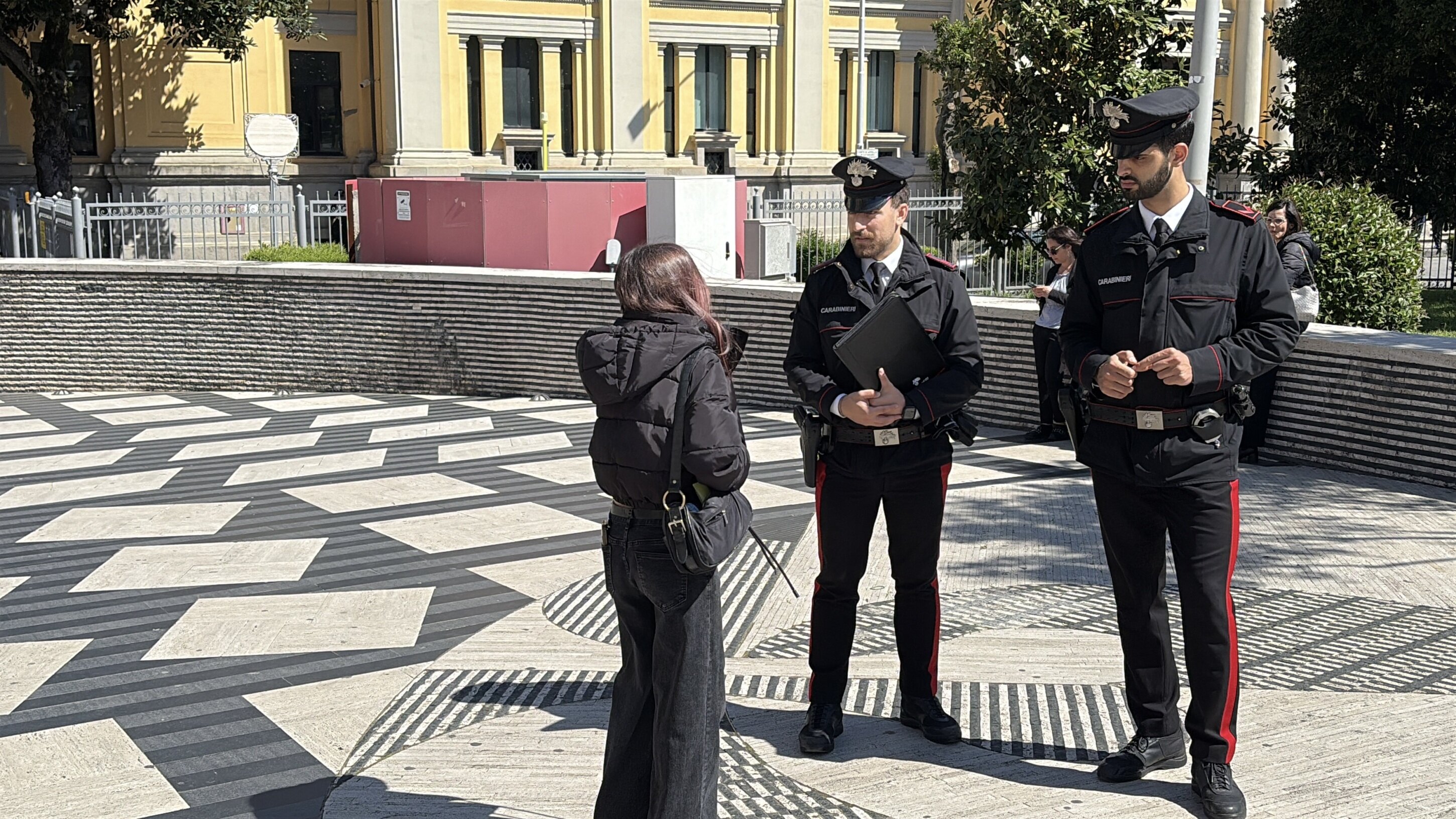 A Catanzaro la SICUREZZA cammina tra la gente. Implementata la presenza costante dei Carabinieri a piedi, al fianco dei cittadini.