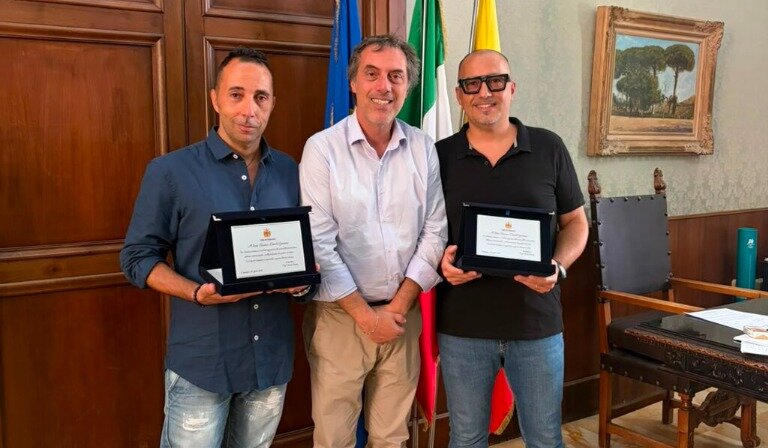 Musica: il sindaco Fiorita riceve a Palazzo De Nobili i produttori Ivan Nasini e Danilo Gariani Musica: il sindaco Fiorita riceve a Palazzo De Nobili i produttori Ivan Nasini e Danilo Gariani