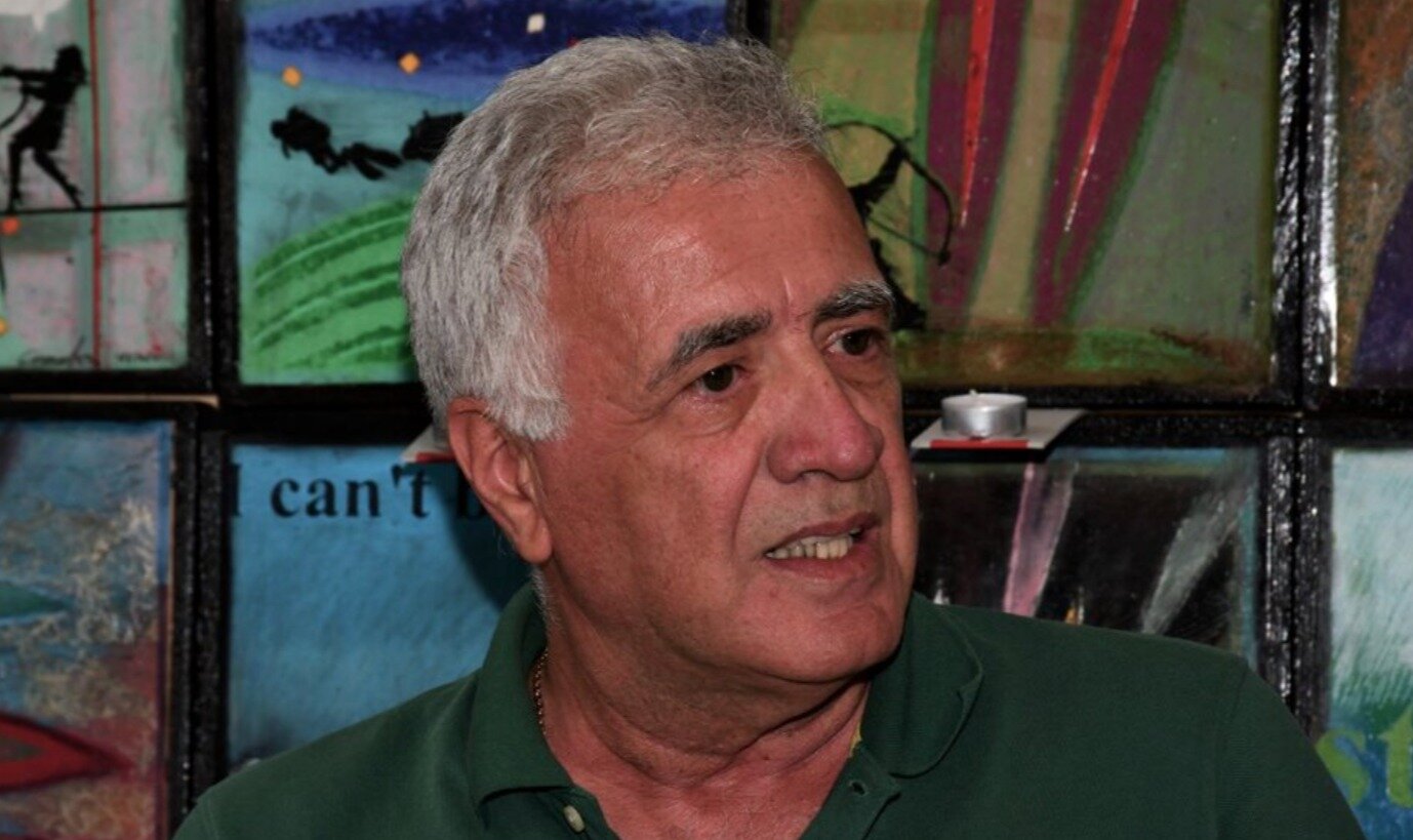 Catanzaro today loses one of its most important sons, Pino Pingitore: half a century of art and graphic design from Calabria. Born in 1953 in Spezzan