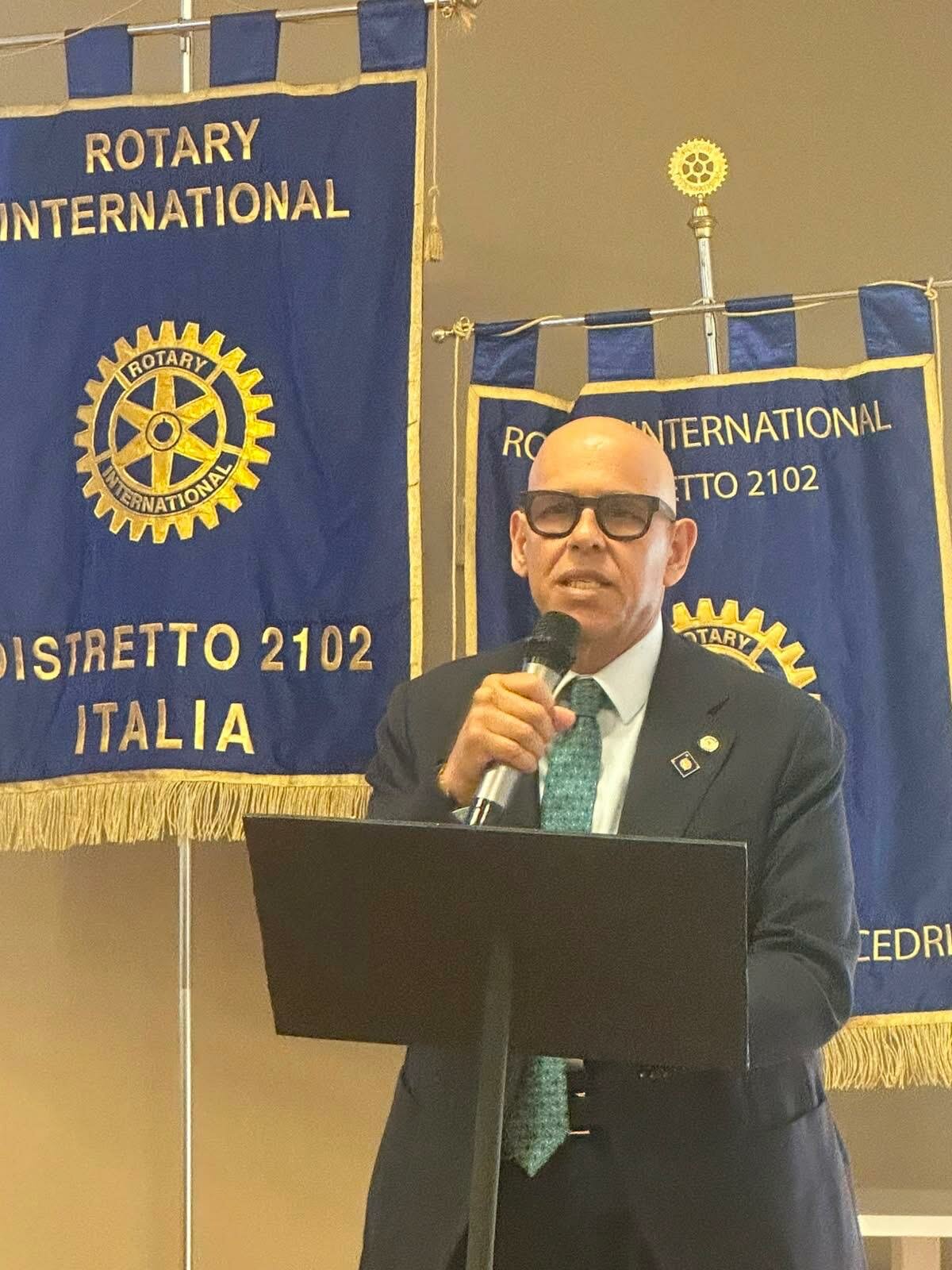 Enzo Defilippo proclamato Governatore eletto del Distretto Rotary 2102: guider&agrave; il territorio nell'anno rotariano 2027-2028