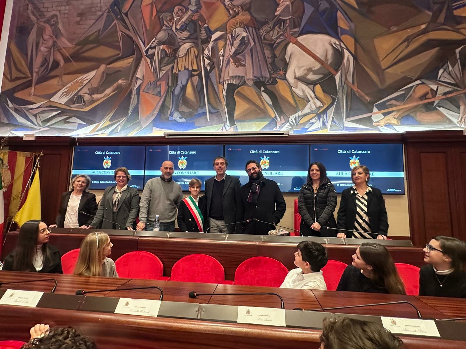 Studenti protagonisti nell'aula rossa di Palazzo de Nobili: si &egrave; insediato il mini sindaco dell&rsquo;Ic Milani Preti