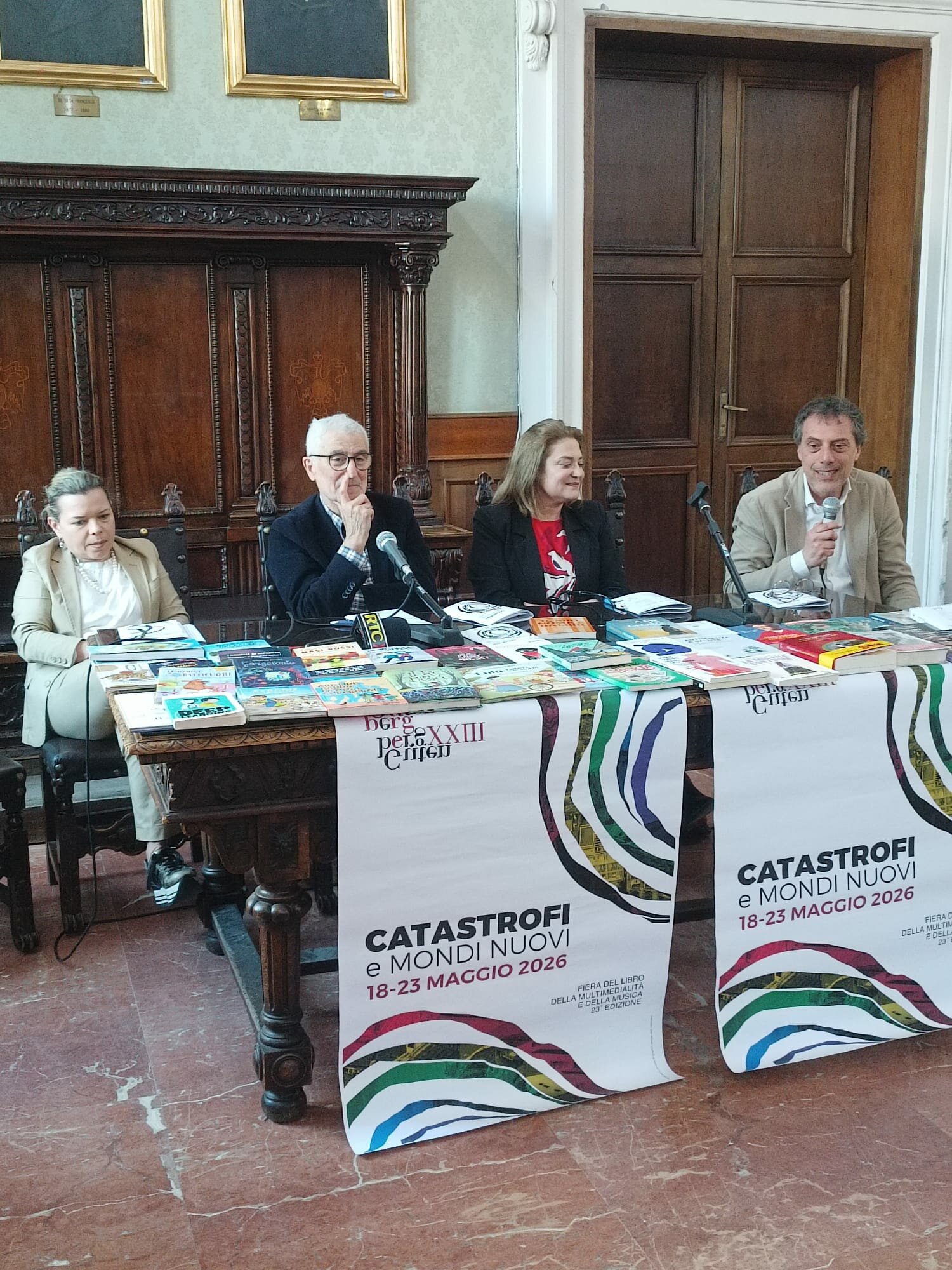 foto-tavolo-(4).jpeg
