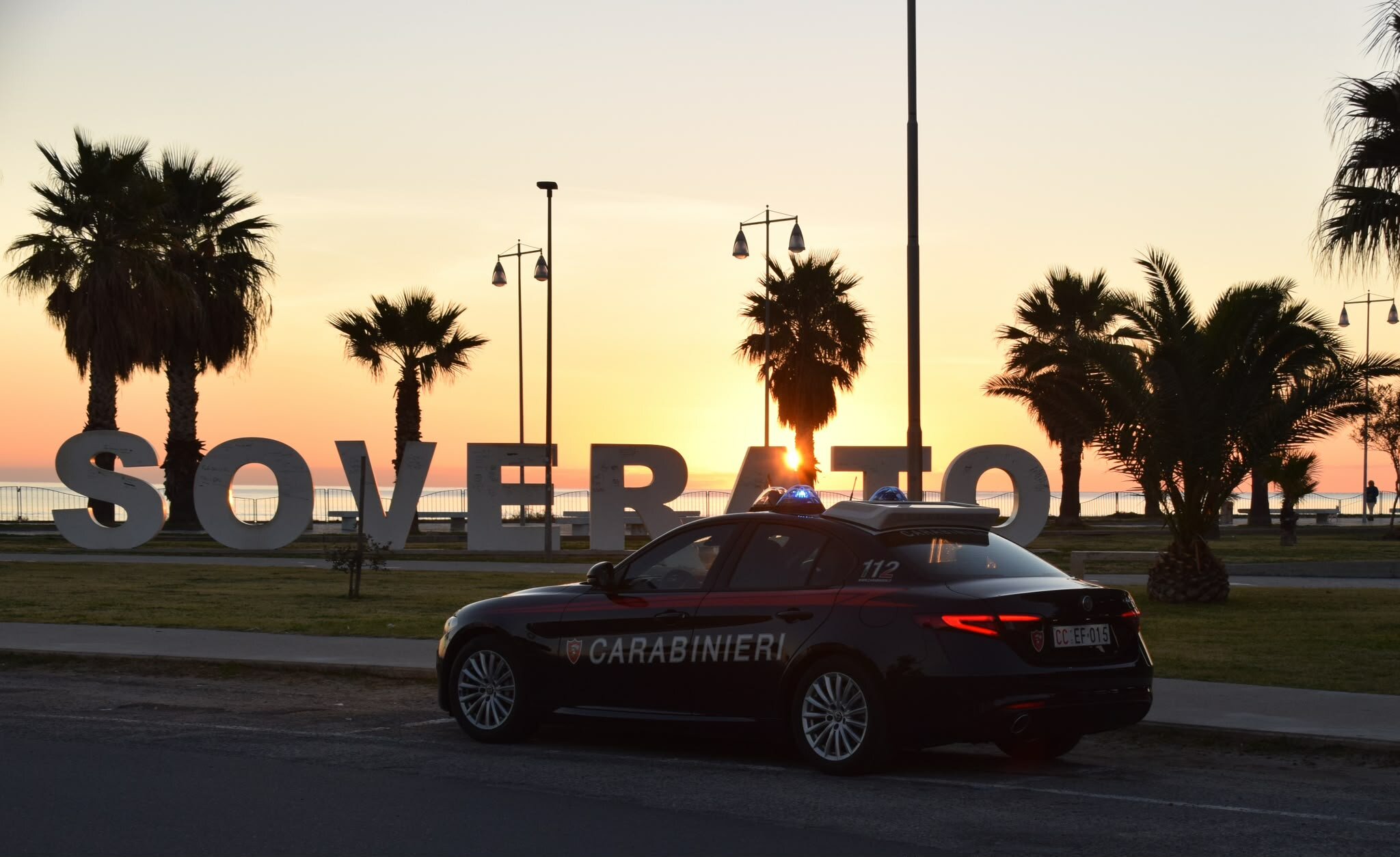 CARABINIERI SOVERATO. PROVVIDENZIALE INTERVENTO A STALETTÌ: DONNA TRATTA IN SALVO SU UN VIADOTTO.
