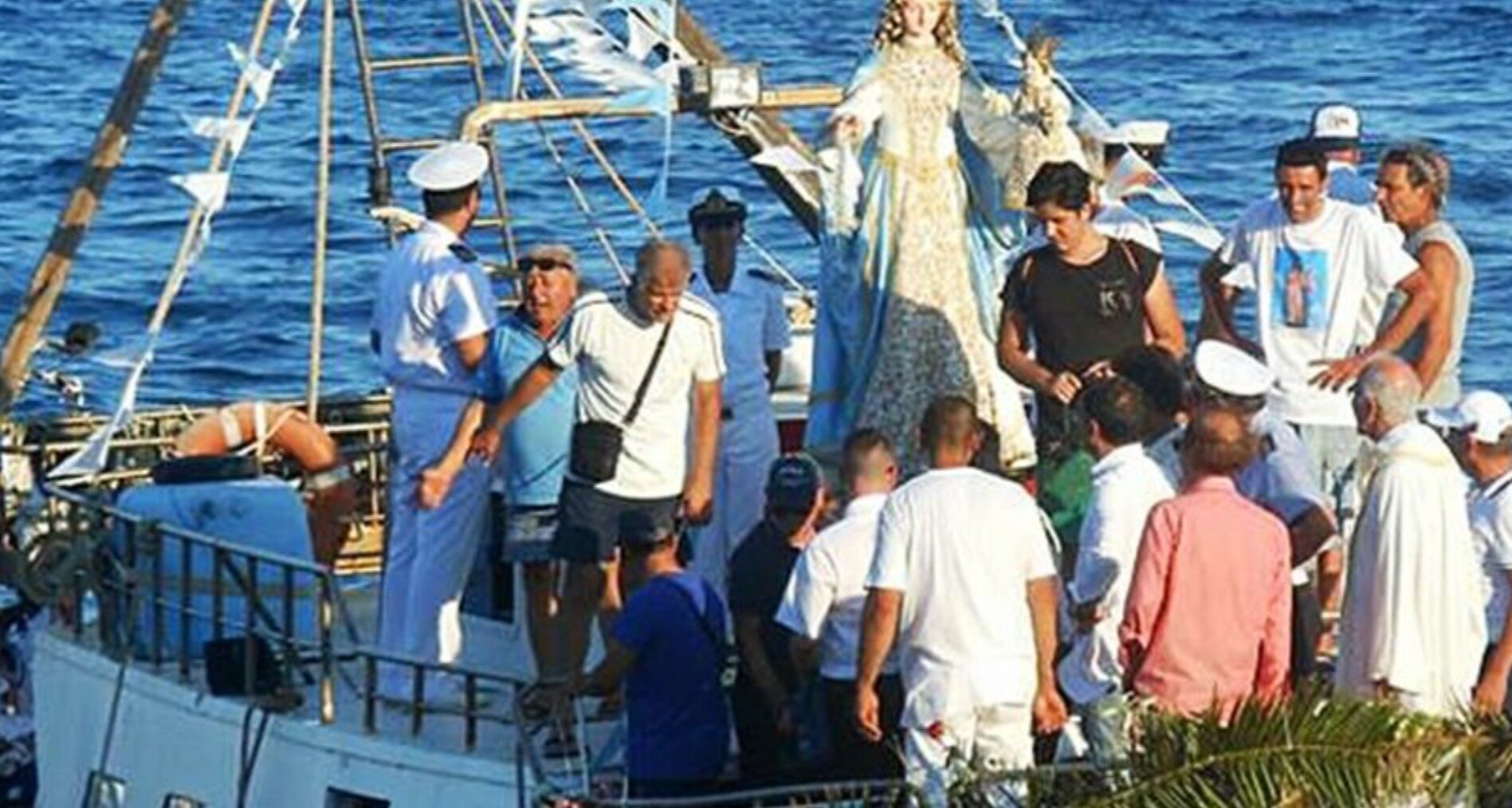247-processione-a-mare-della-madonna-di-porto-salvo-a-catanzaro-lido-in-calabria-1000x423.jpeg 247-processione-a-mare-della-madonna-di-porto-salvo-a-catanzaro-lido-in-calabria-1000x423.jpeg