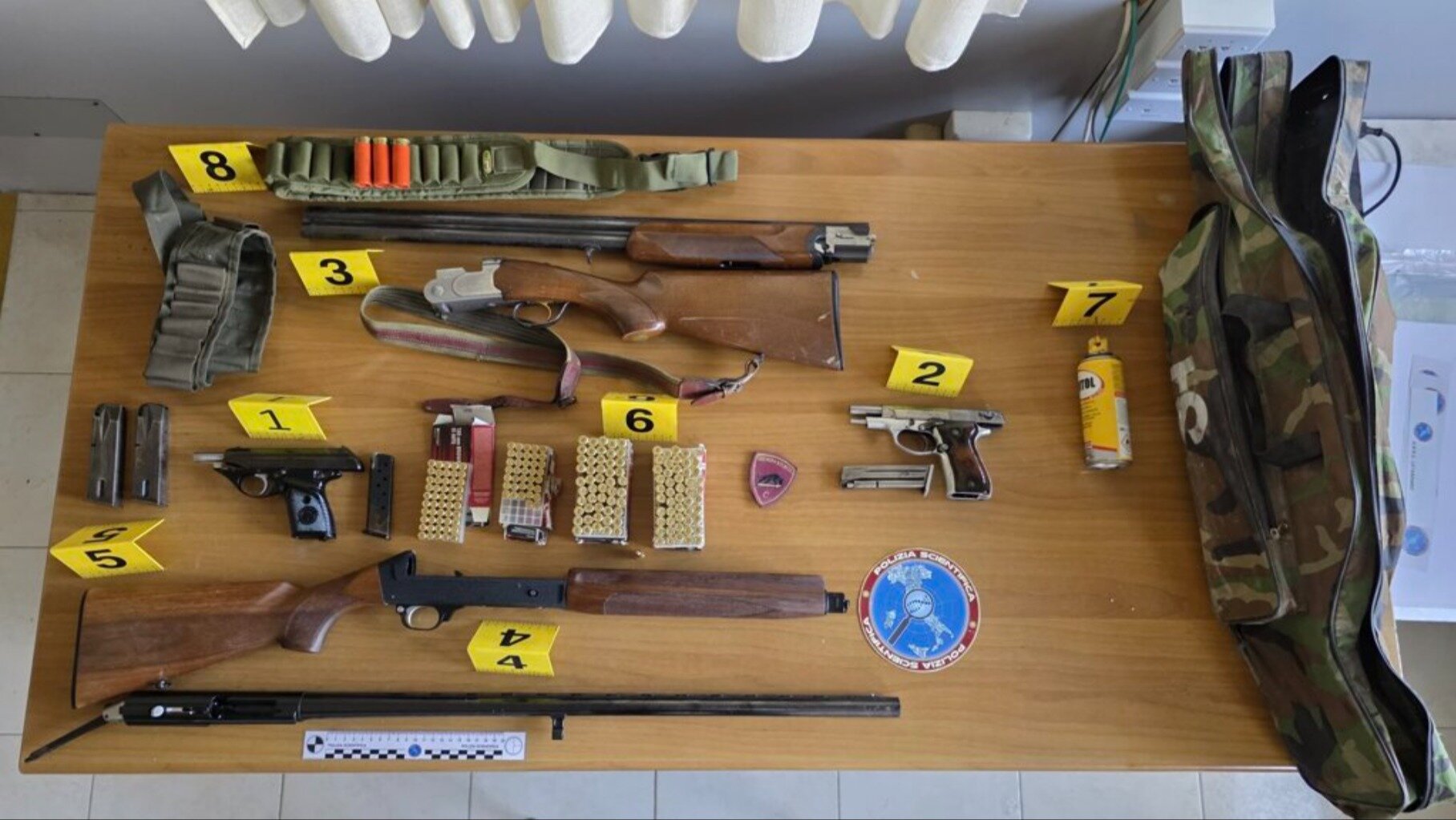 State Police searches of building blocks between Catanzaro and the Lido district: weapons, ammunition, and cutting substances seized