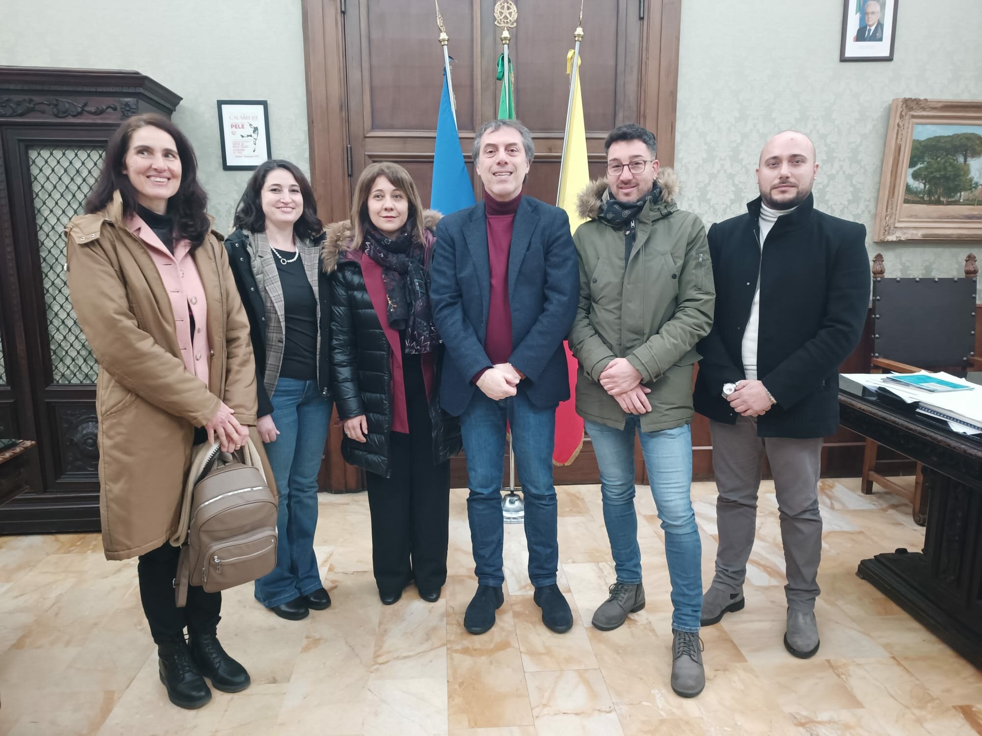 IL SINDACO FIORITA DA IL BENVENUTO A CINQUE NUOVI DIPENDENTI COMUNALI