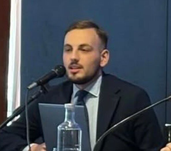 Catanzaro svenduta alle ideologie arcobaleno: quando il Comune finanzia il primo Pride della storia cittadina