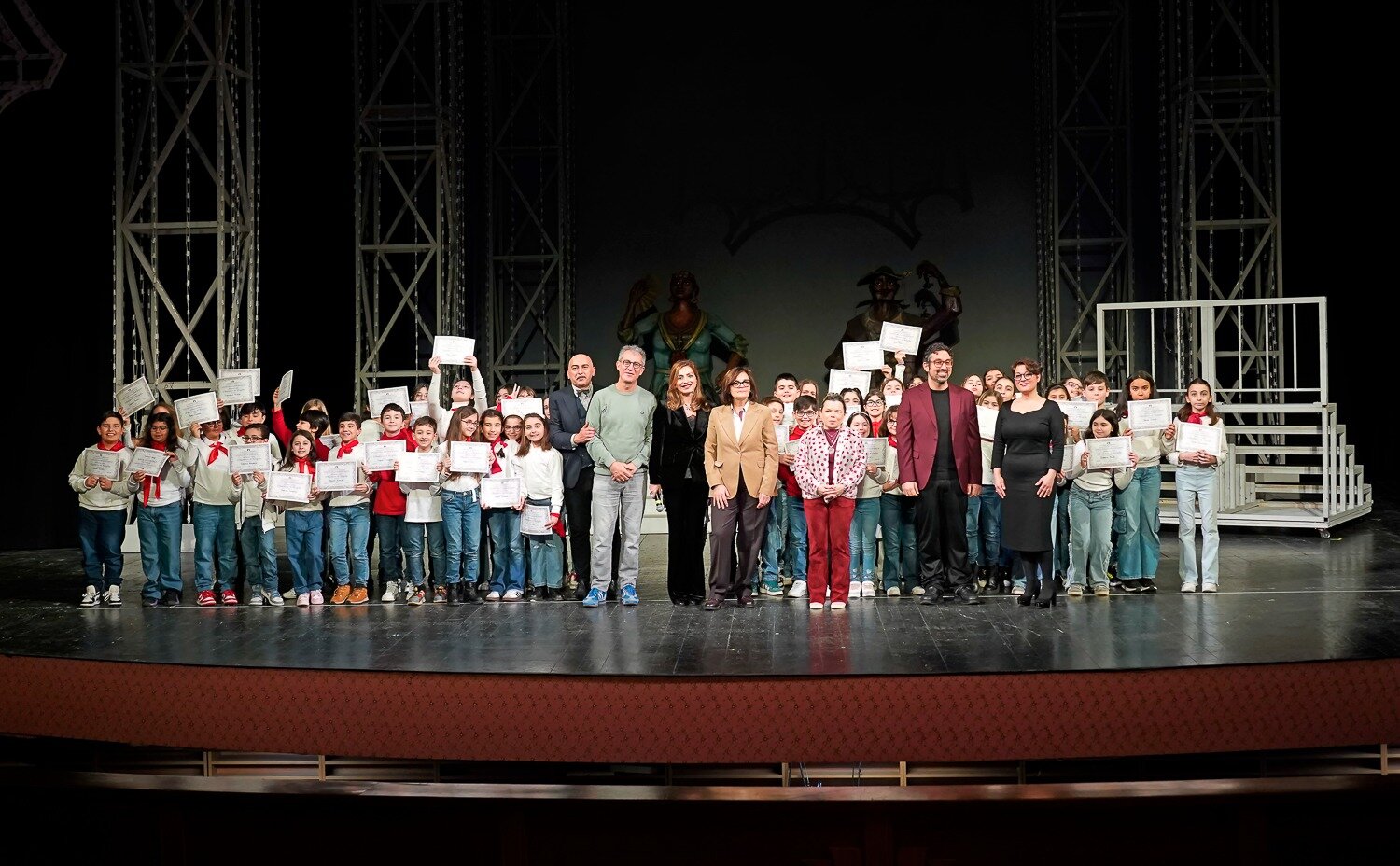 Il Teatro Politeama di Catanzaro porta la lirica a scuola: il coro dei bambini sul palco per &ldquo;Il barbiere di Siviglia&rdquo; ​