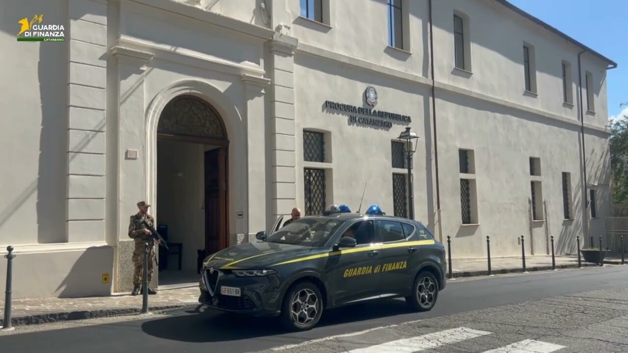 Soverato: Sequestrati oltre 3 Milioni di euro, unitamente al profitto del reato ammontante a circa euro 1,6 Milioni, in relazione ad ipotizzata associazione per delinquere finalizzata alla creazione di crediti d&rsquo;imposta fittizi.