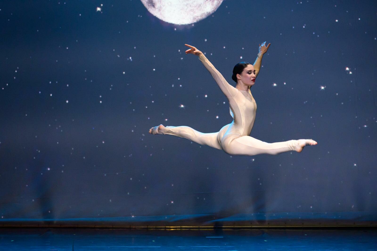 La parola che danza: l'universo di Baudelaire portato sulla scena da Luisa Squillacioti Inebriatevi di poesia, di virt&ugrave;, e di danza, a piacer vostro