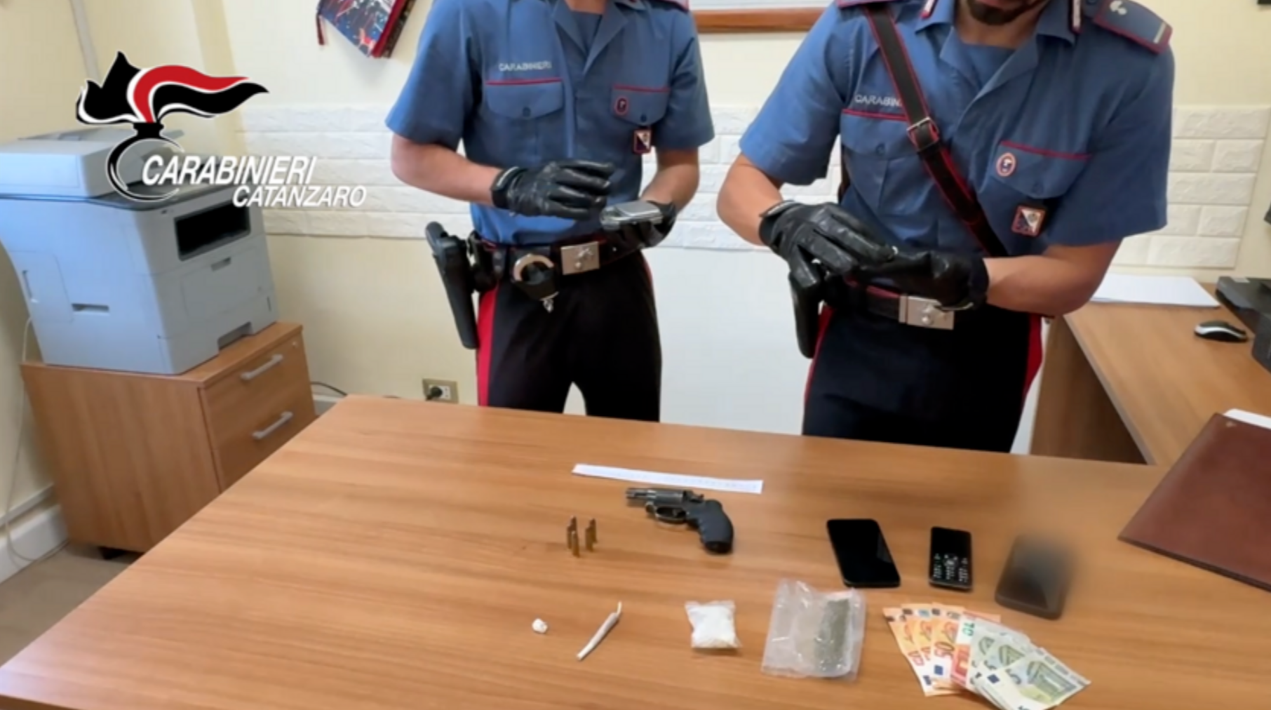 Arrestato dai Carabinieri perchè trovato in possesso di una pistola