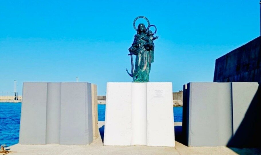Festa di Porto Salvo: posizionata al porto la statua in bronzo della Madonna firmata dal maestro Verrino. Fiorita: "Un simbolo identitario per la nostra comunit&agrave;"