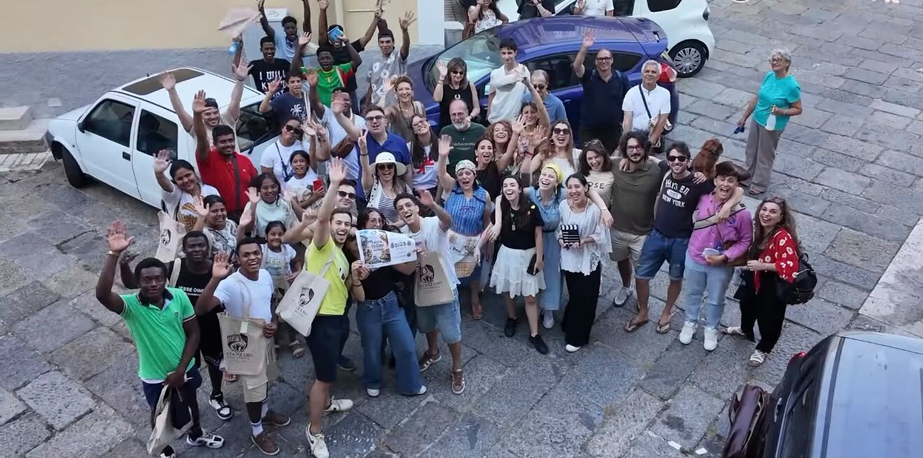 Il quartiere che diventa ponte tra culture: a Pianicello la caccia al tesoro trasforma il gioco in comunità