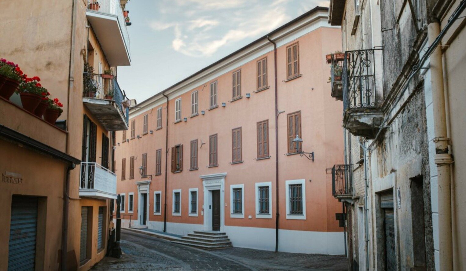Interested candidates must possess specific requirements of experience, competence, and independence CATANZARO &ndash; The Academy of Fine Arts