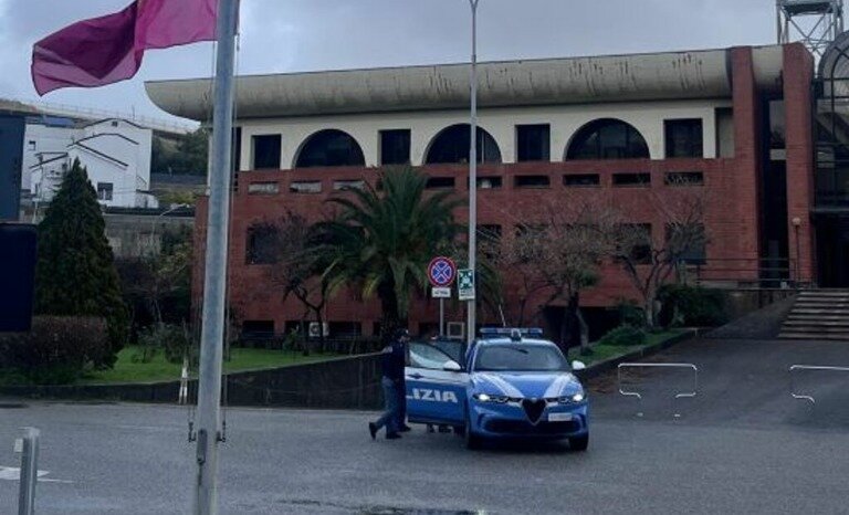 CRONACA: La Polizia di Stato di Catanzaro esegue un provvedimento di trattenimento nei confronti di un cittadino straniero con numerosi precedenti