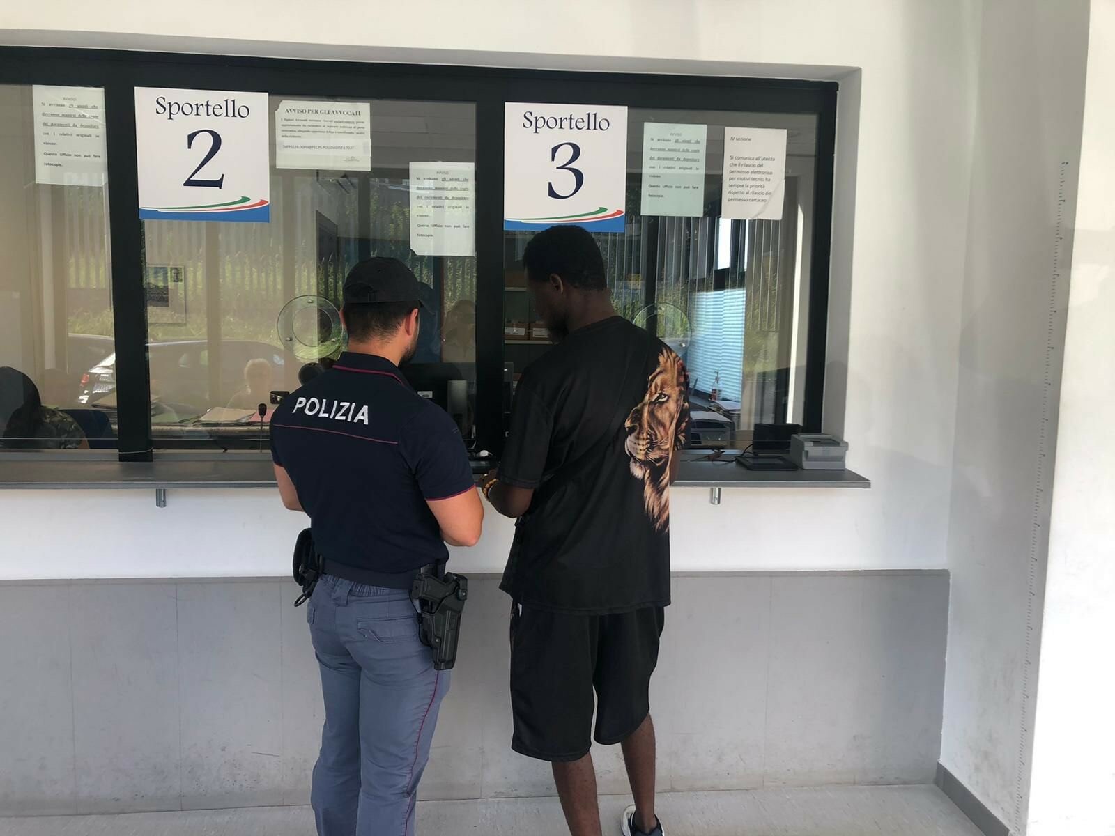 Questura di Catanzaro: Rimpatriato uno scafista gi&agrave; condannato