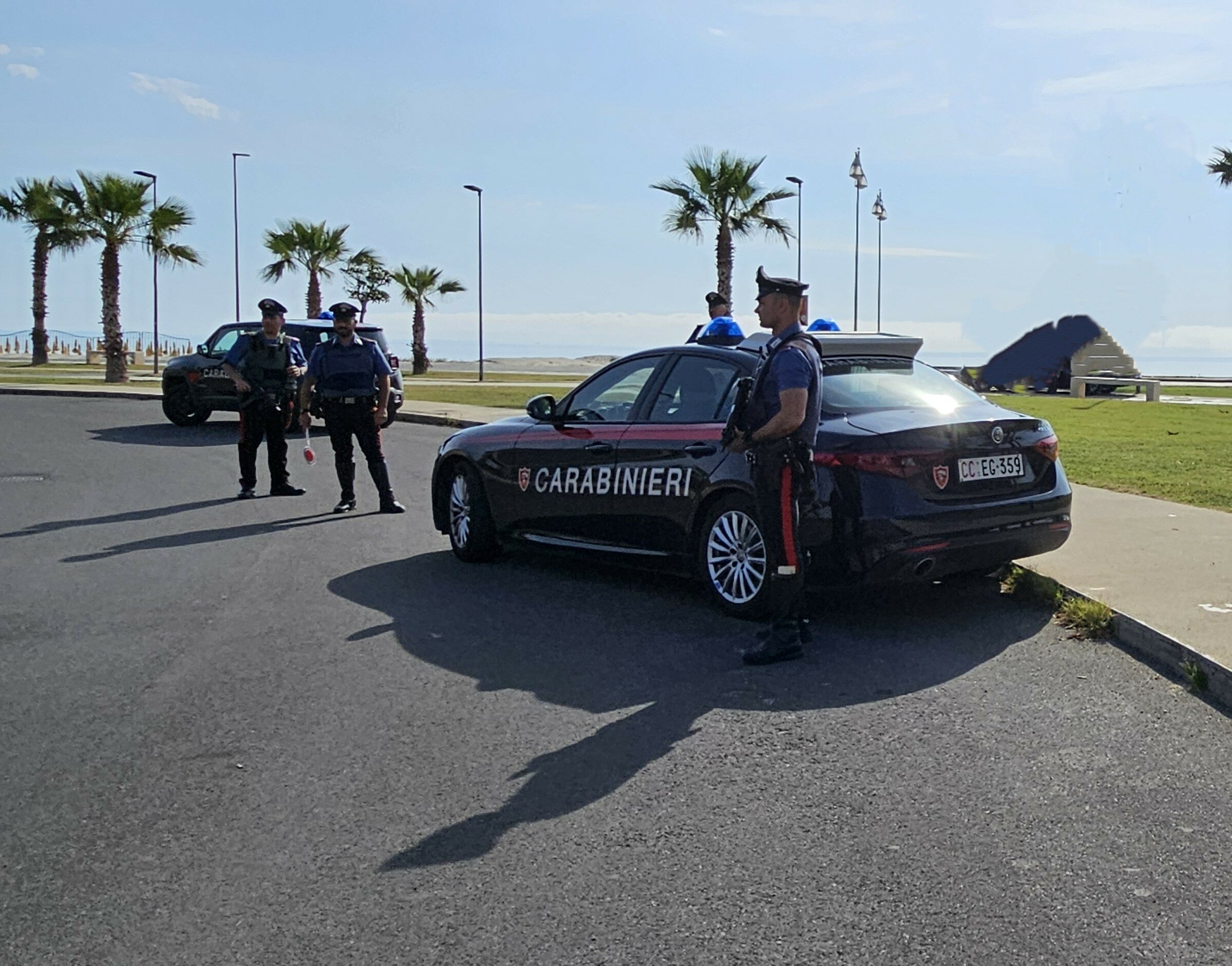 Carabinieri Catanzaro. Intimato il divieto di svolgimento di una serata danzante al titolare di un lido balneare risultato privo dei previsti requisiti di agibilit&agrave; e sicurezza.
