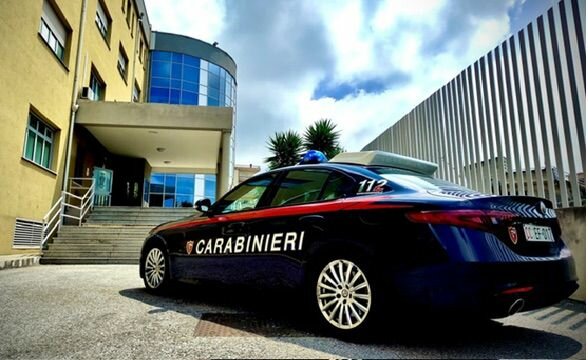 Ruba un'auto a Catanzaro, ma viene subito intercettato e arrestato dai Carabinieri di Lamezia Terme.
