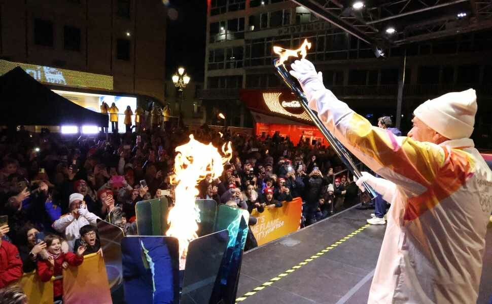 La torcia Olimpica torna a Catanzaro, e per sempre. L&rsquo;omaggio della Fondazione Milano Cortina 2026 al capoluogo di regione per il contributo dato al viaggio della Fiamma