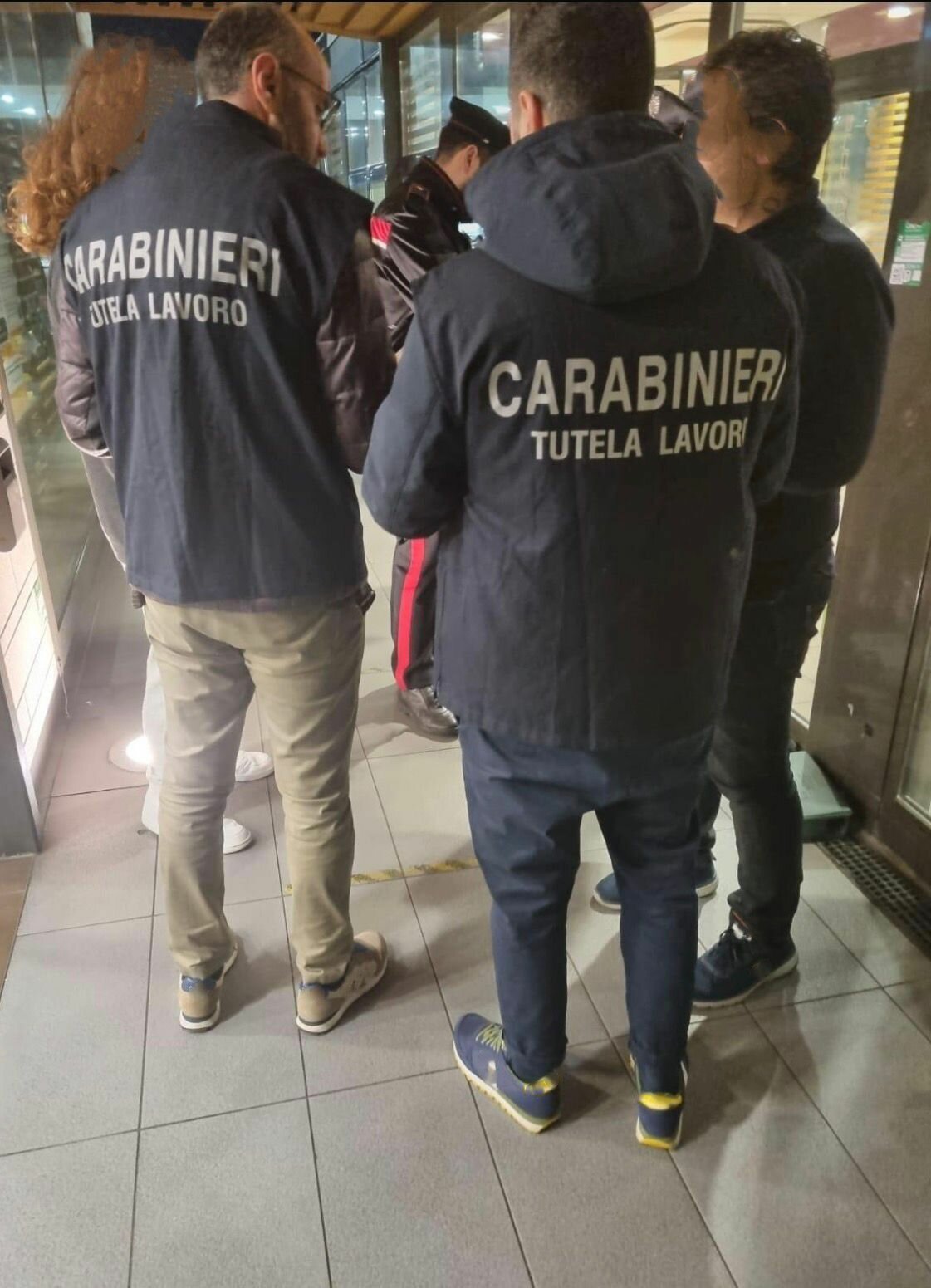 Catanzaro, controlli dei Carabinieri in materia di tutela del lavoro. Sospese quattro attivit&agrave; imprenditoriali. Sanzioni e ammende per oltre 60 mila euro.