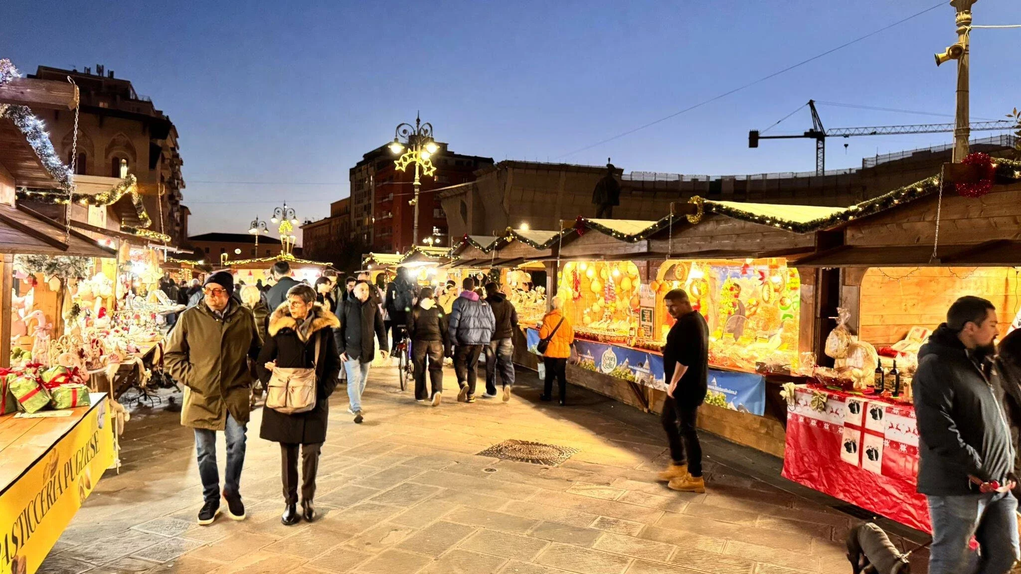 Mercati tematici ogni domenica in Piazza Prefettura. L’assessora Giuliana Furrer: “Un calendario continuativo per rendere il centro storico più attrattivo e valorizzare le produzioni locali”