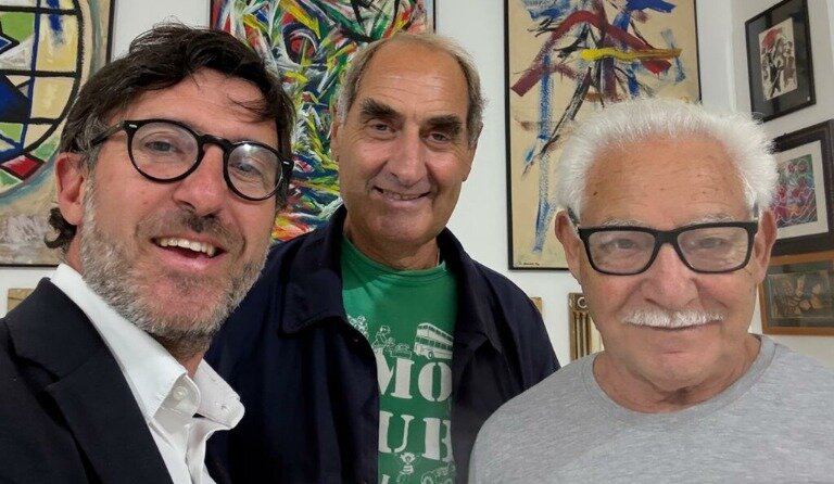 L'assessore ai Lavori pubblici del Comune di Catanzaro ing. Pasquale Squillace in visita alla Galleria Arte Spazio di Luigi Verrino ammira le collezioni di artisti di fama internazionale L'assessore ai Lavori pubblici del Comune di Catanzaro ing. Pasquale Squillace in visita alla Galleria Arte Spazio di Luigi Verrino ammira le collezioni di artisti di fama internazionale