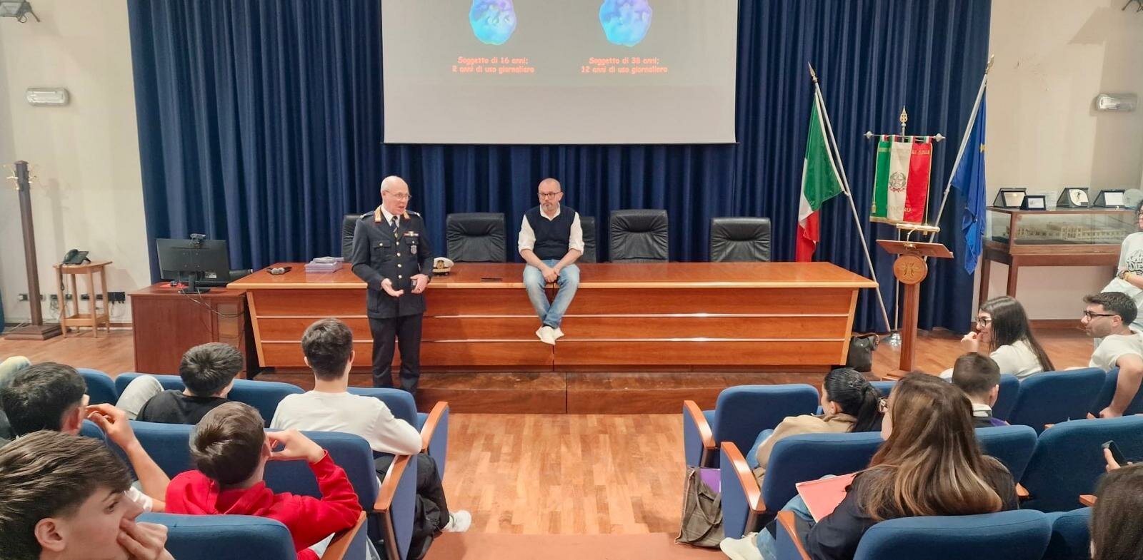 Progetto &ldquo;Scuole Sicure&rdquo;: la polizia locale negli istituti, a discutere di prevenzione sull&rsquo;uso di sostanze stupefacenti