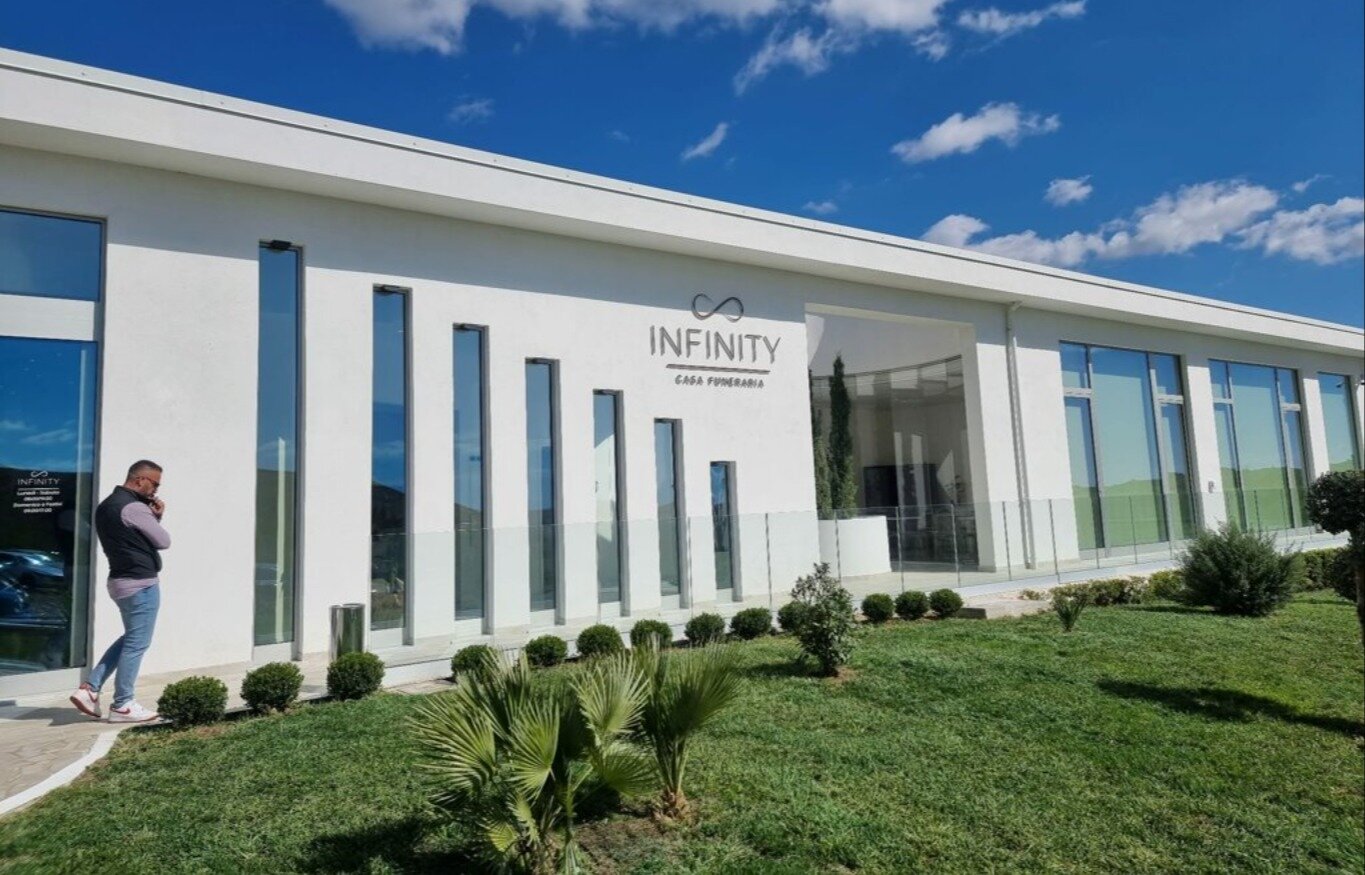 Inaugurata la Casa Funeraria Tassoni Scaccia: un servizio moderno nel rispetto della tradizione Inaugurata la Casa Funeraria Tassoni Scaccia: un servizio moderno nel rispetto della tradizione