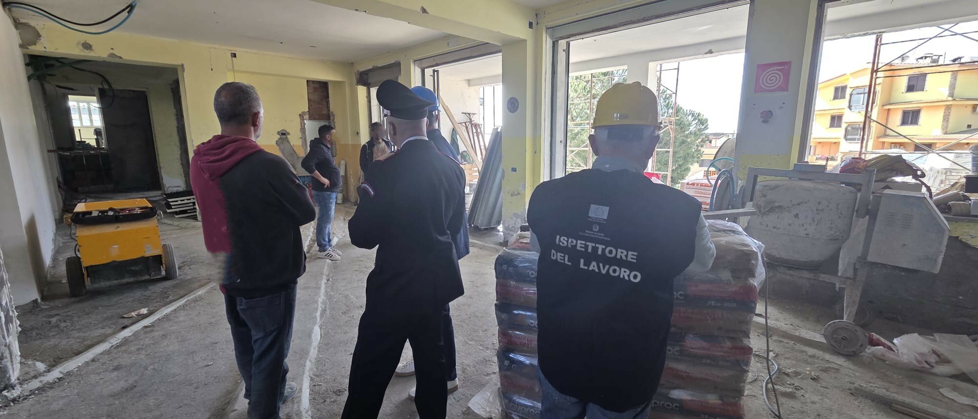 A Sellia M.na scoperto un cantiere edile con gravi irregolarit&agrave; e tre lavoratori in nero. Scatta la provvisoria sospensione dei lavori e 100.000 euro di sanzioni amministrative.