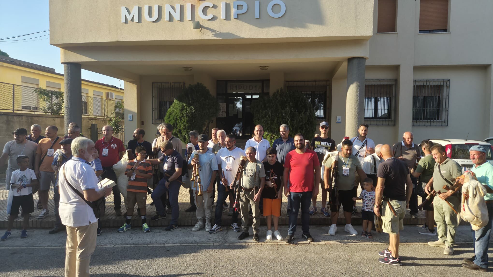 S. Andrea Apostolo (CZ). Raduno degli zampognari, Bruno: &laquo;Tuteleremo le manifestazioni che custodiscono l&rsquo;identit&agrave; dei territori&raquo;