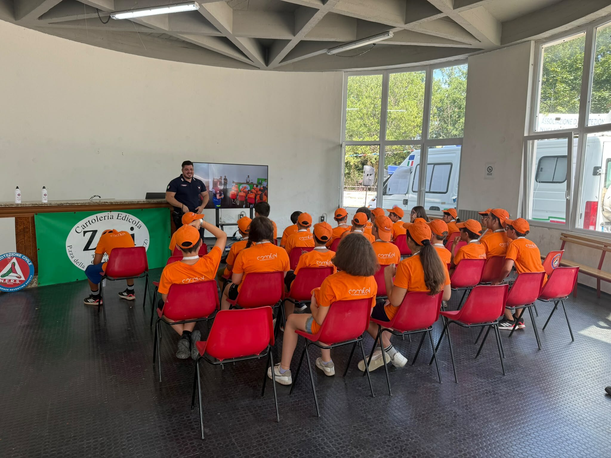 DECOLLATURA (CZ). PROGETTO &ldquo;ANCH&rsquo;IO SONO LA PROTEZIONE CIVILE&rdquo;. LEZIONE DI LEGALIT&Agrave; DEI CARABINIERI CON DIMOSTRAZIONE PRATICA DEL NUCLEO CINOFILI DI VIBO VALENTIA.
